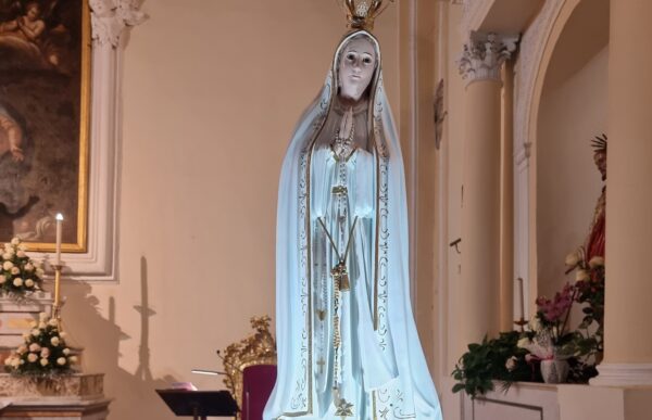 Una lampada accesa alla Madonna per tutto il mese di maggio