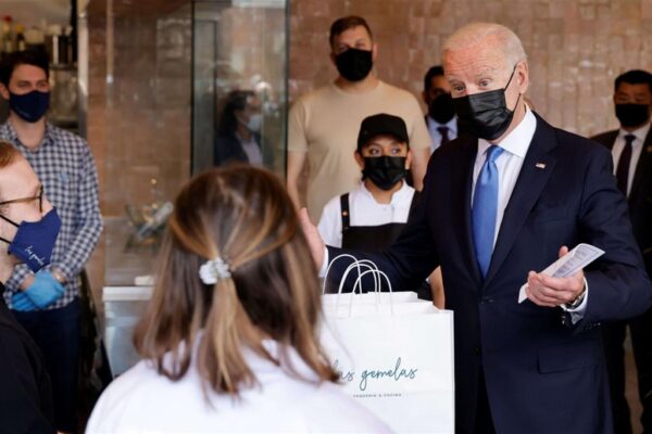 Covid. Biden muove il mondo dei vaccini: «Sì alla sospensione dei brevetti»