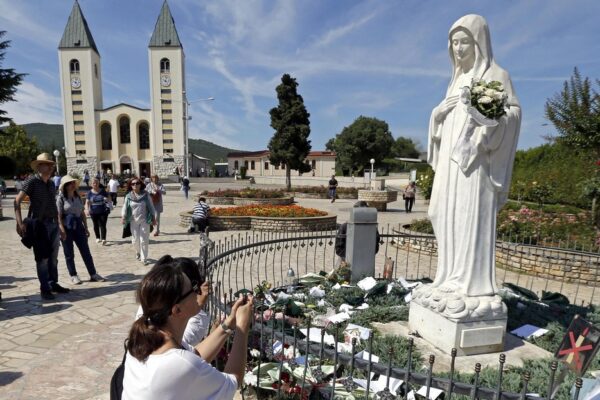 Maratona di preghiera nei santuari mariani, la novità di Medjugorje