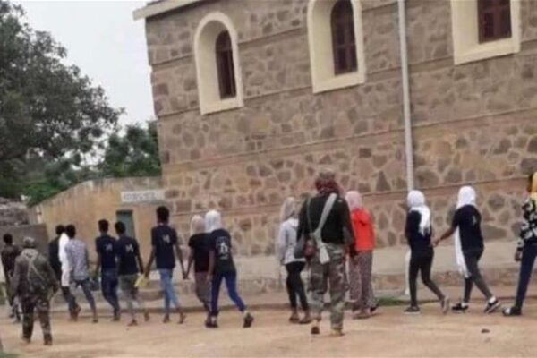 Eritrea. Decine di ragazzi reclutati a forza dal regime durante la Messa